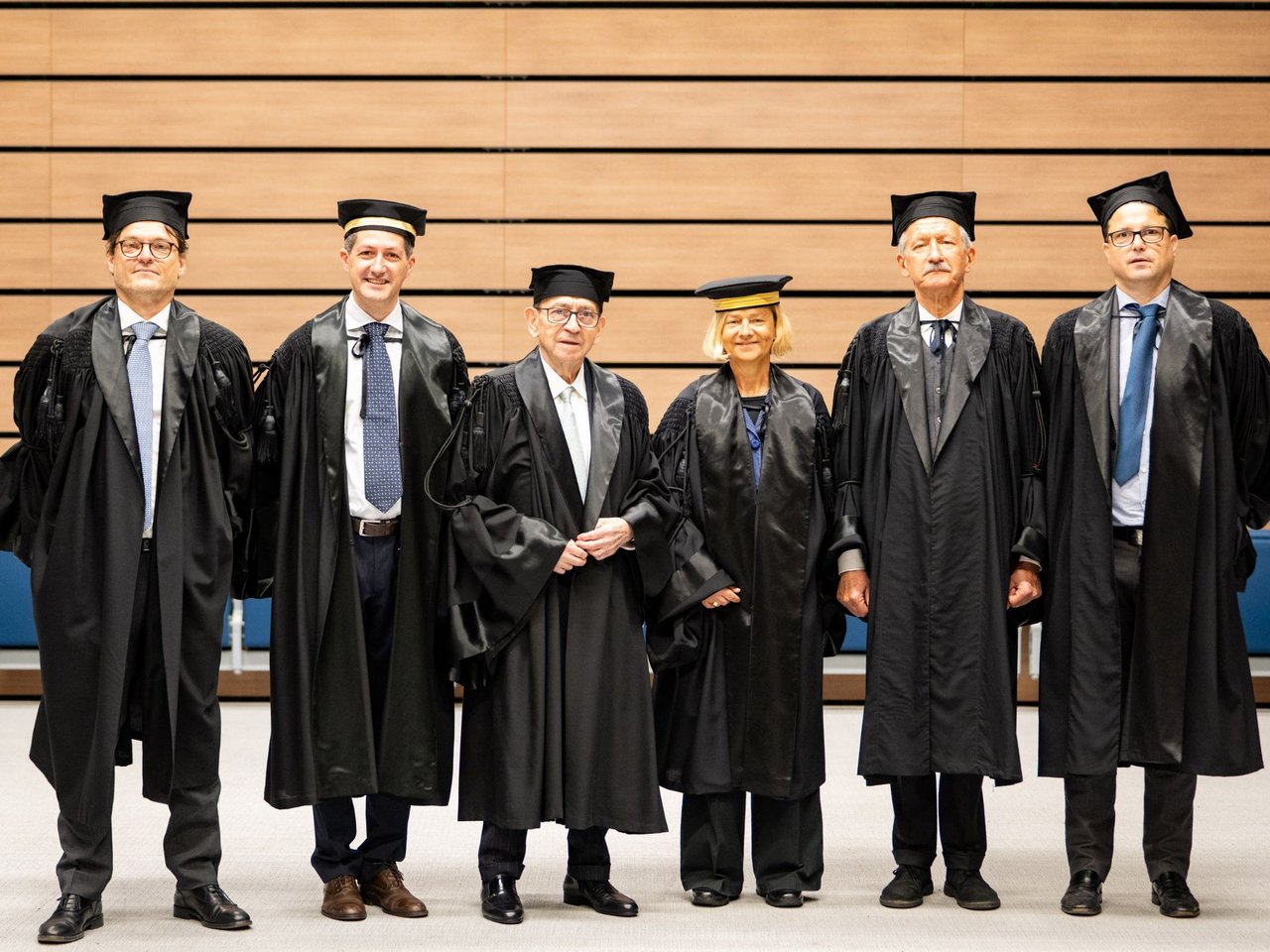 Ernesto Colnago con la commissione di laurea class=