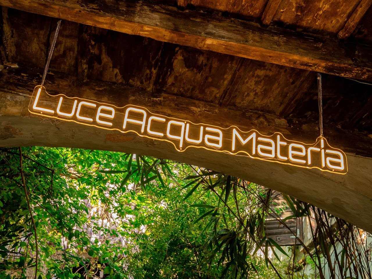 Luce Acqua Materia class=