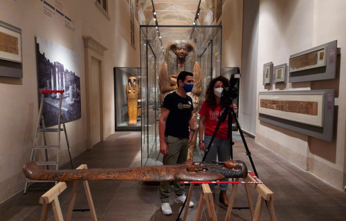 Alessandro Mandelli e Stefania Mainieri al lavoro al Museo Egizio di Torino