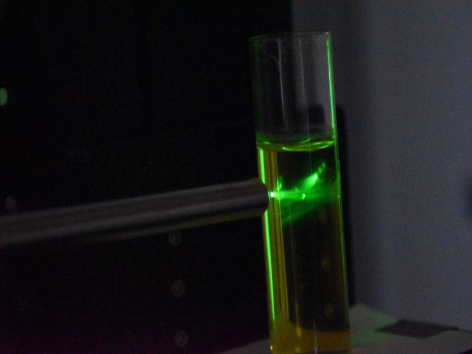 Analysis of a liquid sample containing nanomaterials