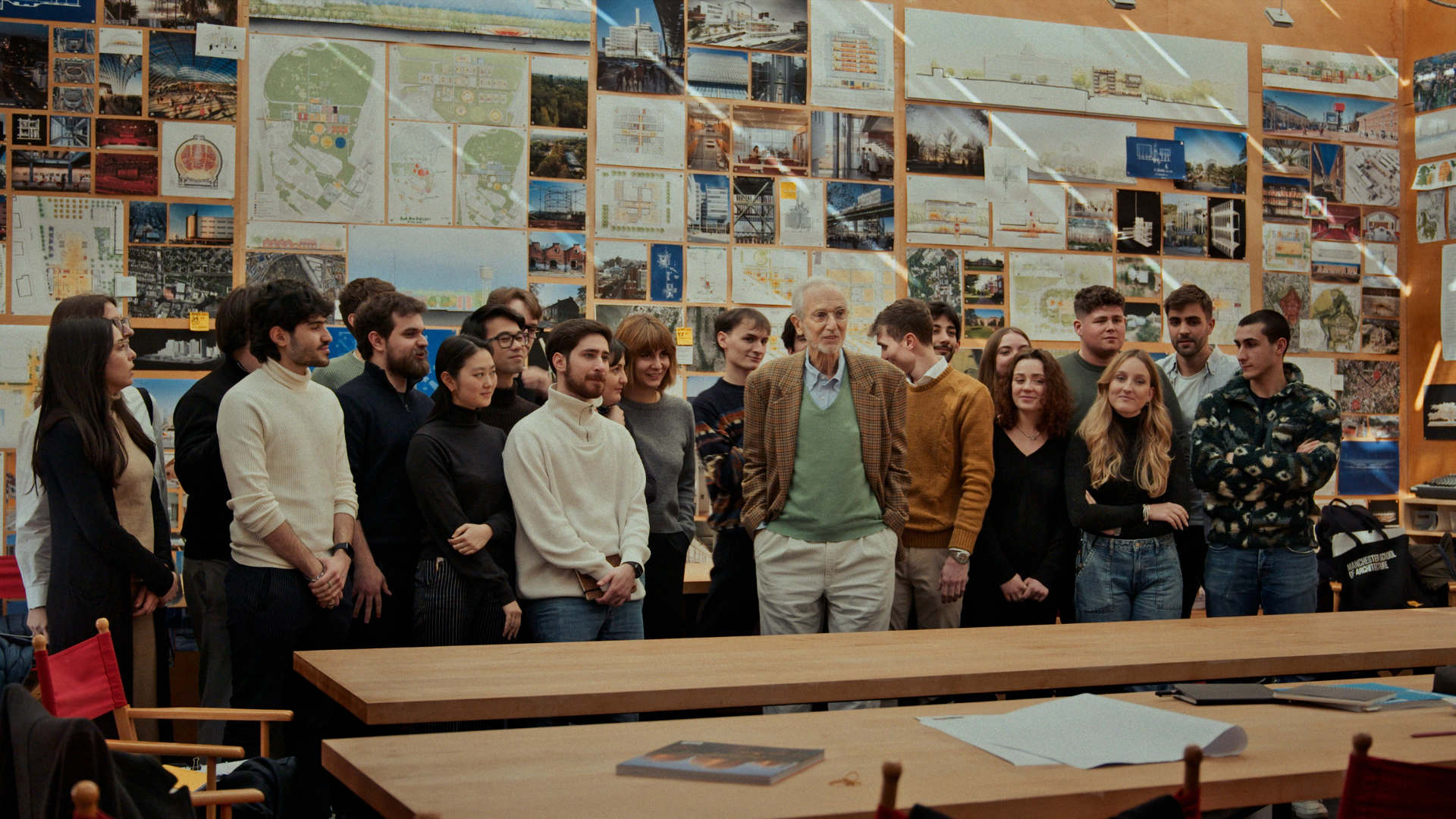 Renzo Piano standing surrounded by students